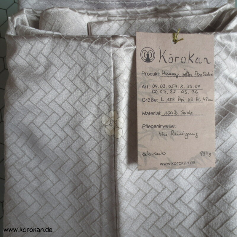 japanischer Seidendamast  Homongi Kimono, gestickte Mon Siegel