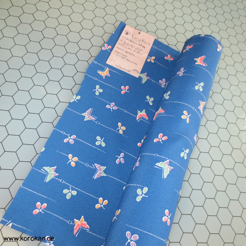 Schmetterlinge und Klee auf blau Kimono Crepe