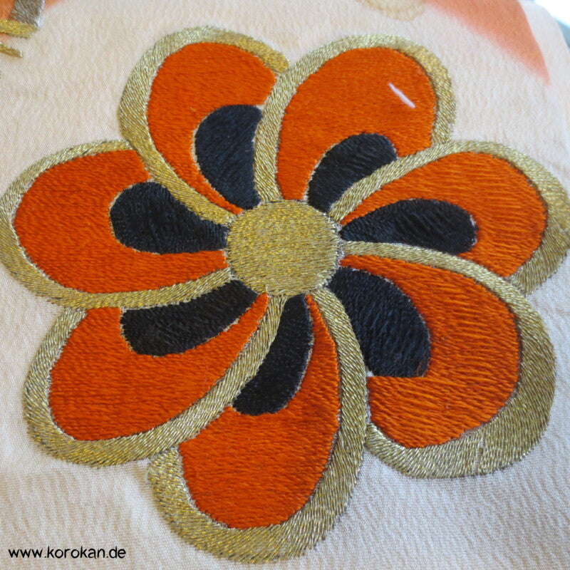 Ume Blüten und Räder, Chrysanthemen antiker handbestickter Fukuro Obi