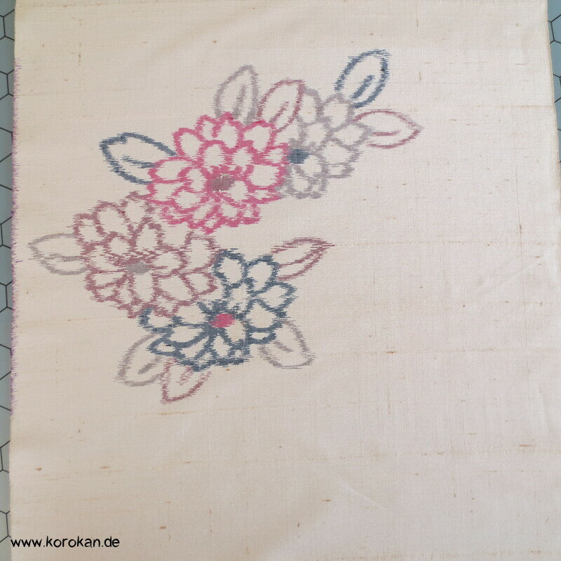 Chrysanthemen Kasuri helle Tsumugi Seide