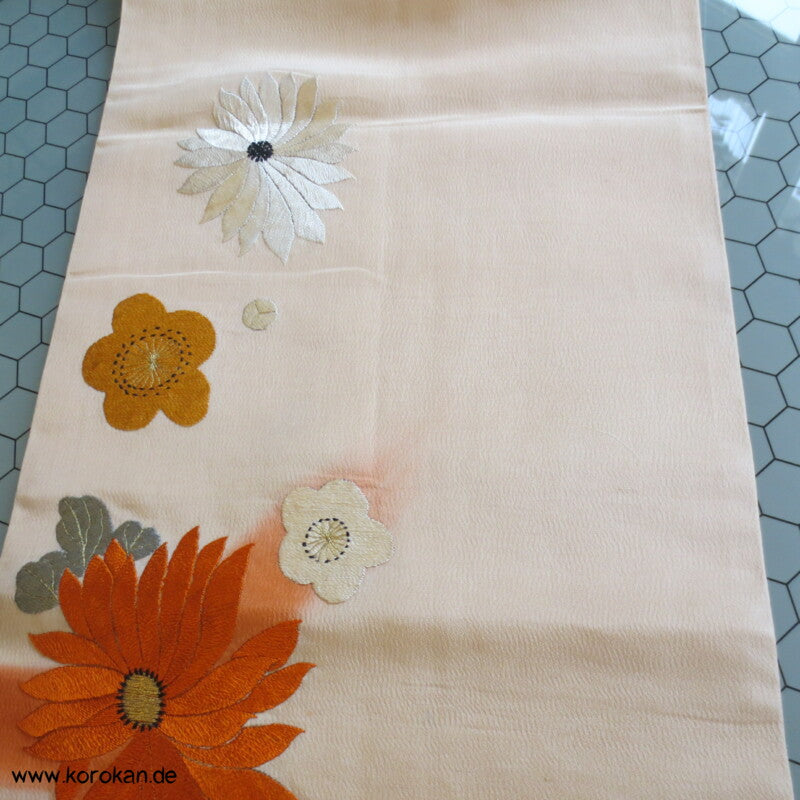 Ume Blüten und Räder, Chrysanthemen antiker handbestickter Fukuro Obi