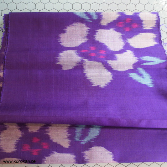 Japan Art Deco Murasake violett Araihari Meisen Seide hellgraue Blüten