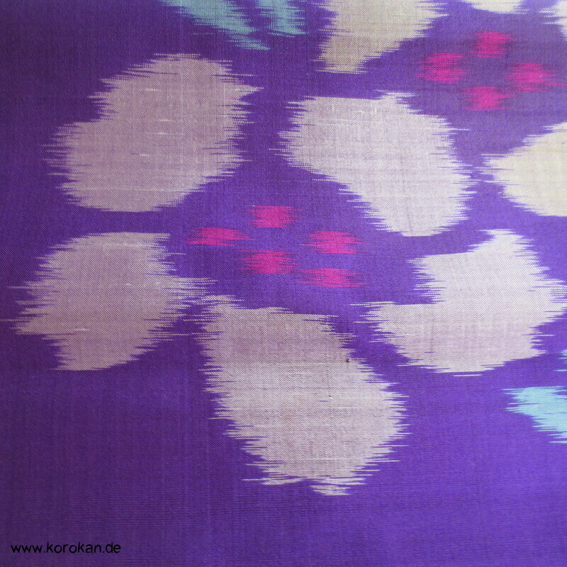 Japan Art Deco Murasake violett Araihari Meisen Seide hellgraue Blüten