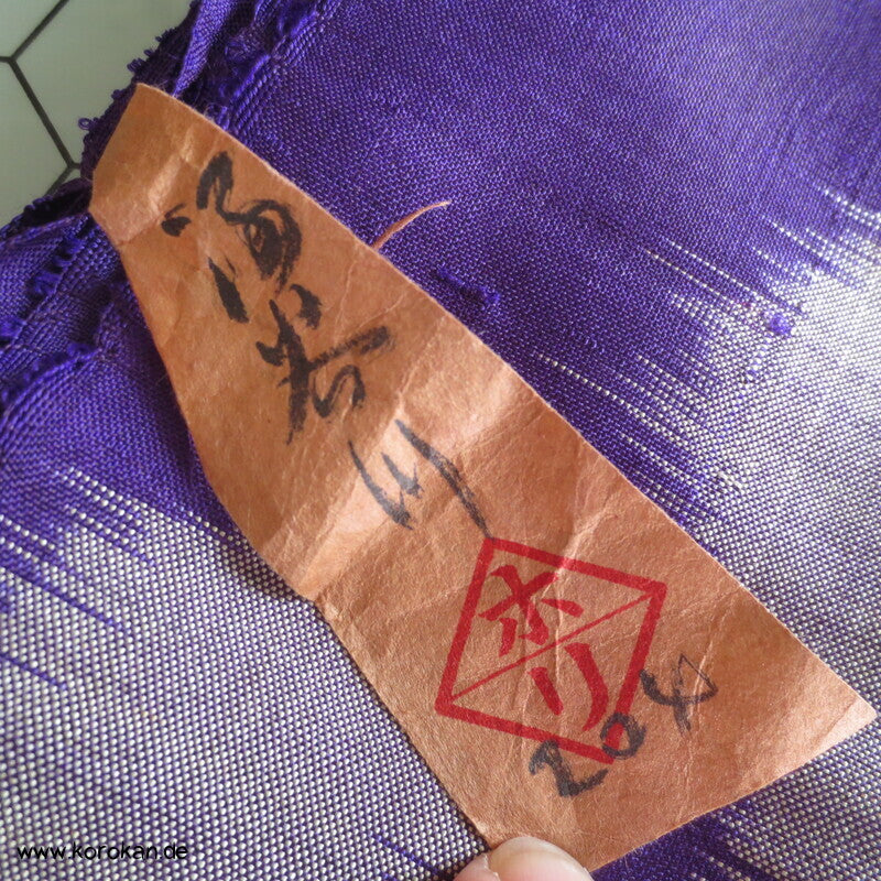 Japan Art Deco Murasake violett Araihari Meisen Seide hellgraue Blüten