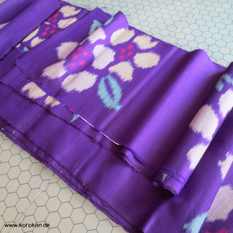 Japan Art Deco Murasake violett Araihari Meisen Seide hellgraue Blüten