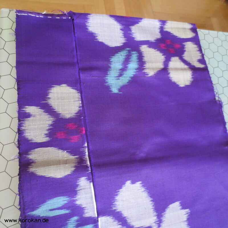 Japan Art Deco Murasake violett Araihari Meisen Seide hellgraue Blüten