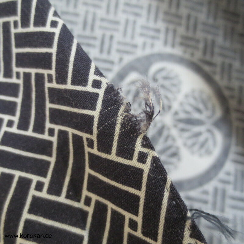 Nemaki Schlaf Kimono Symbole auf Higaki Hintergrund