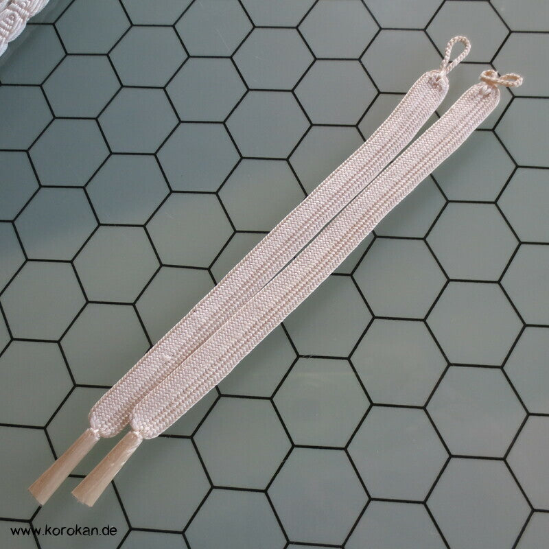 Haori Himo - Seide, weiß silbrig, Fischgrätflechtung