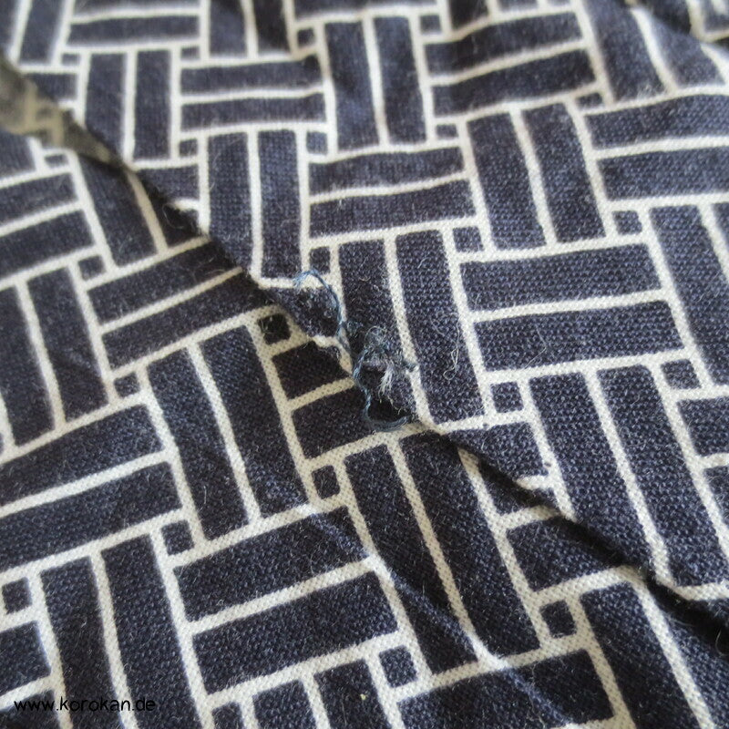 Nemaki Schlaf Kimono Symbole auf Higaki Hintergrund