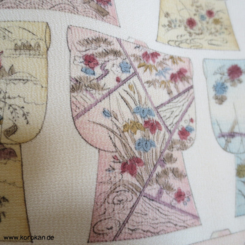 Kimonos als Muster - pastellfarbener Komon Seidencrepe