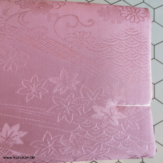 Segaiha, Ahornblatt, Karakusa rosa Rinzu Damast Seide Araihari Kimono