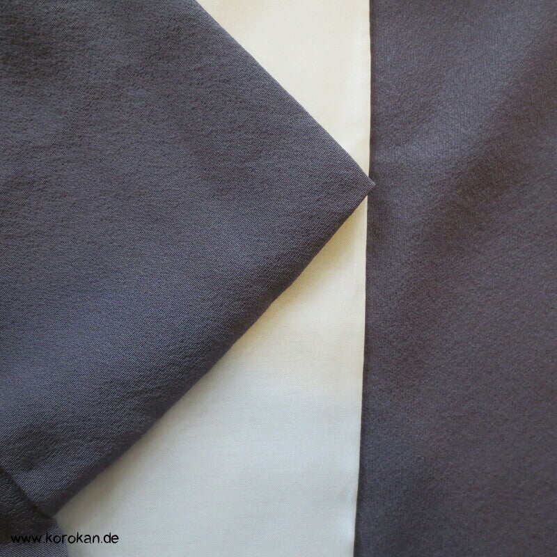 Kiefer und Bambus auf grau Seidencrepe Homongi Kimono