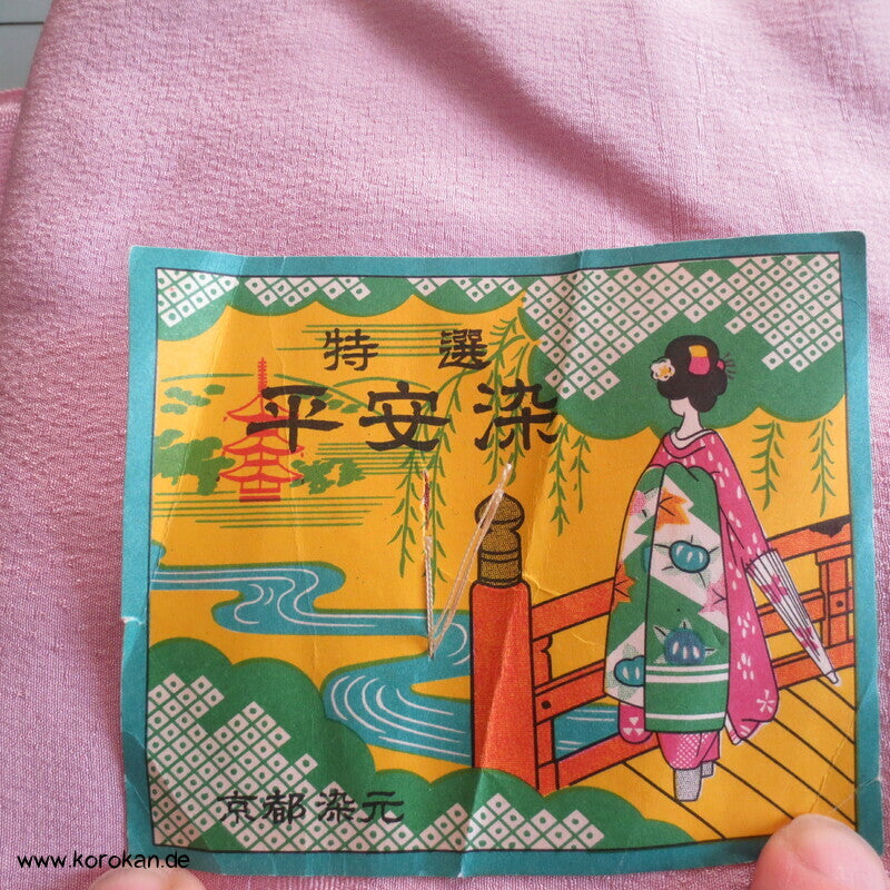 goldene Blätter in rosa Japan Seiden Araihari Kimono