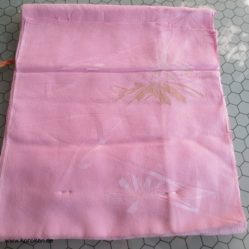 goldene Blätter in rosa Japan Seiden Araihari Kimono