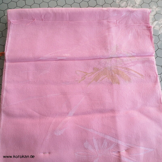 goldene Blätter in rosa Japan Seiden Araihari Kimono