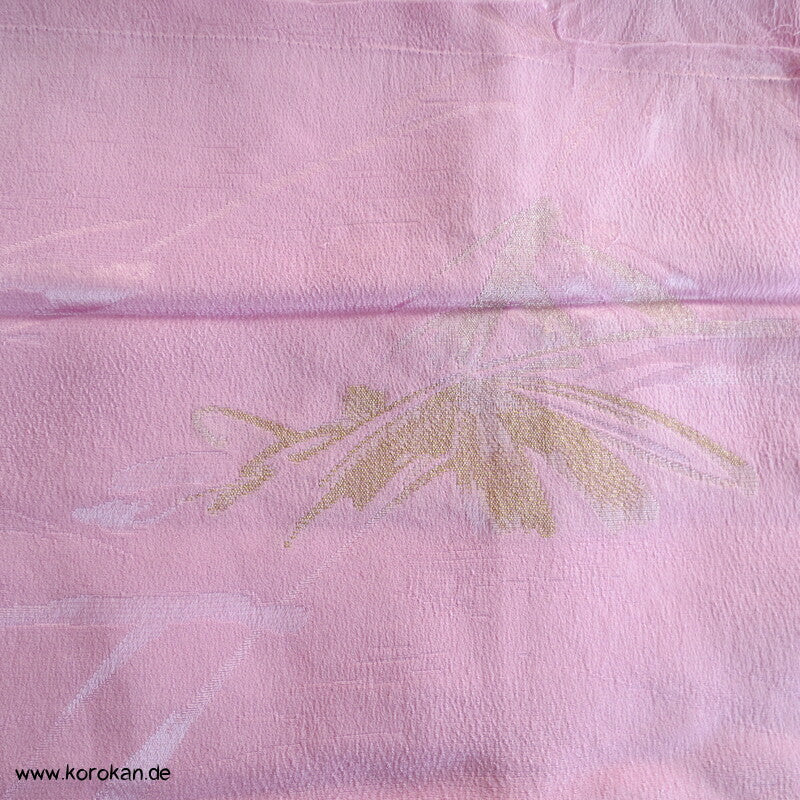 goldene Blätter in rosa Japan Seiden Araihari Kimono