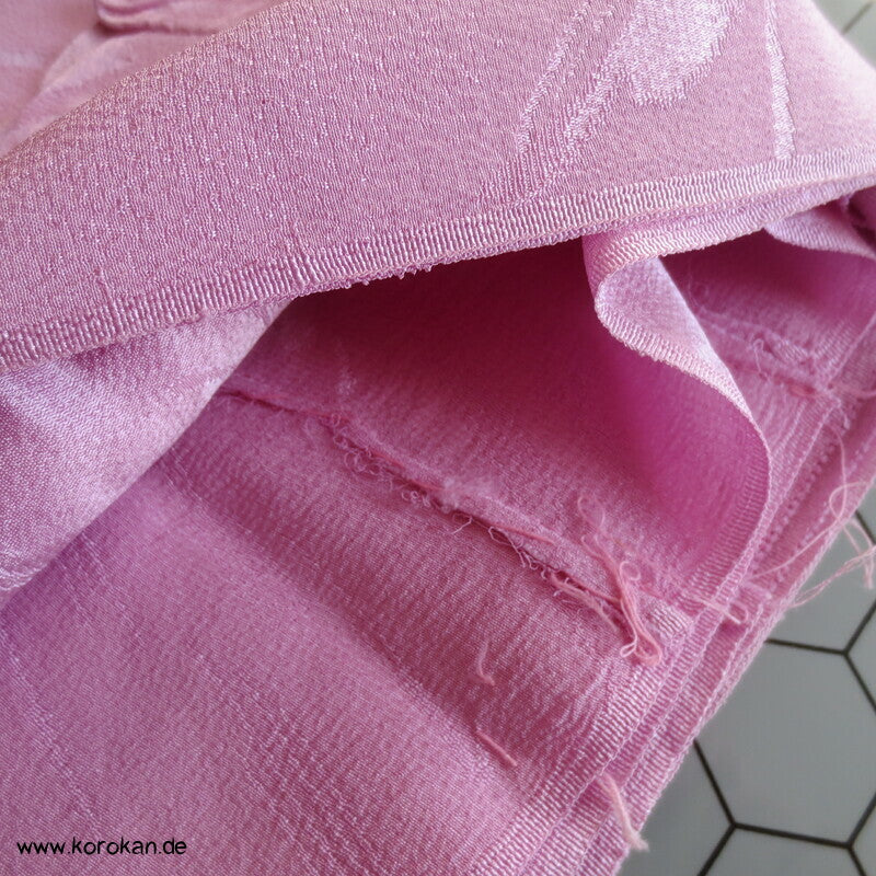 goldene Blätter in rosa Japan Seiden Araihari Kimono