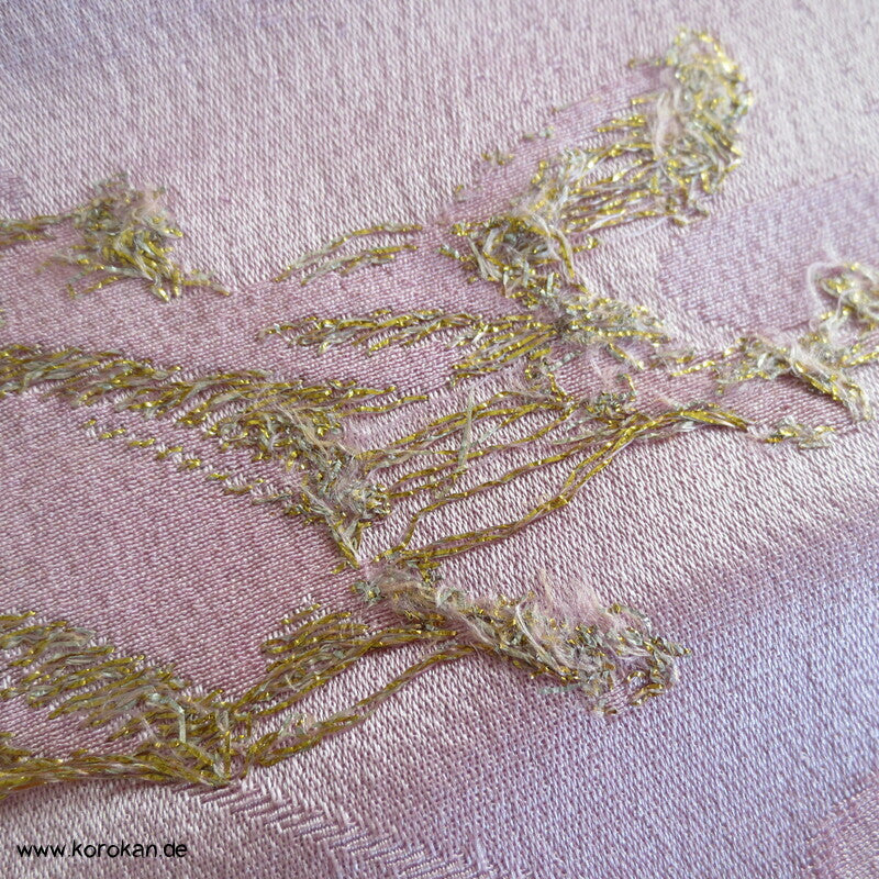 goldene Blätter in rosa Japan Seiden Araihari Kimono