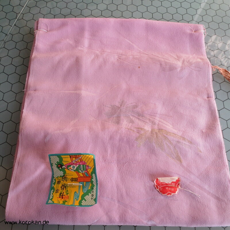 goldene Blätter in rosa Japan Seiden Araihari Kimono