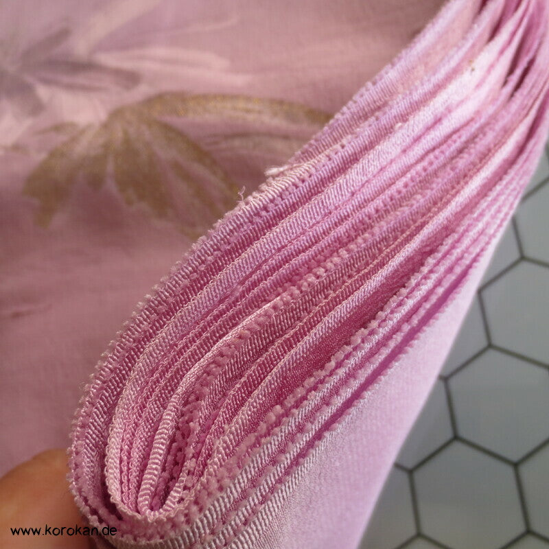 goldene Blätter in rosa Japan Seiden Araihari Kimono