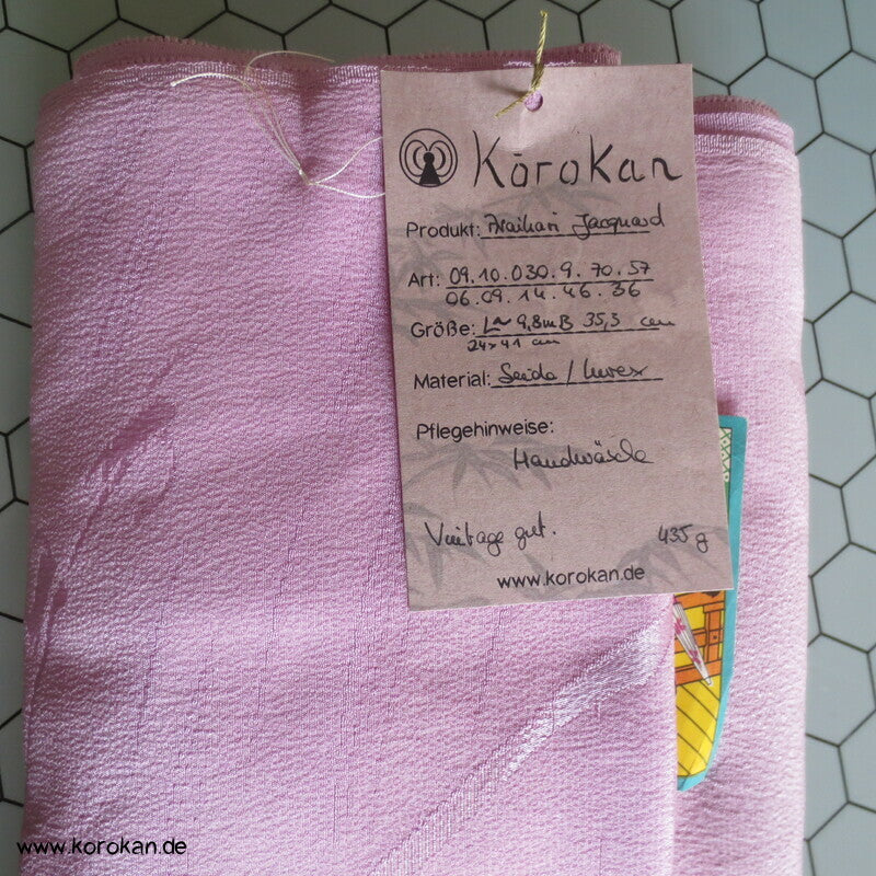 goldene Blätter in rosa Japan Seiden Araihari Kimono