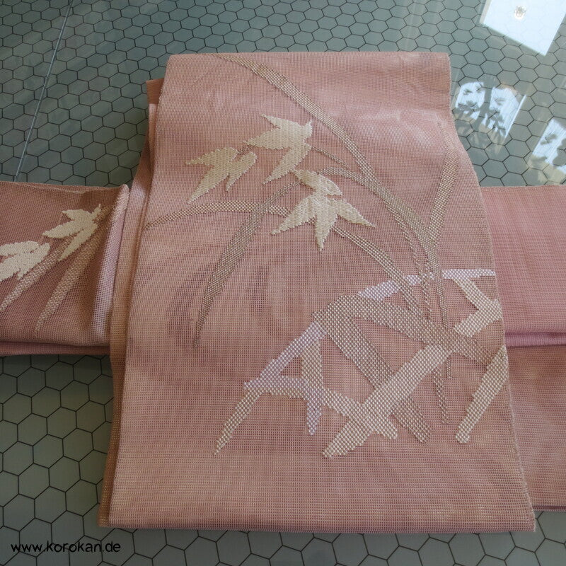 Fukuro Obi Sommer Blüten in altrosa auf glänzender Folie