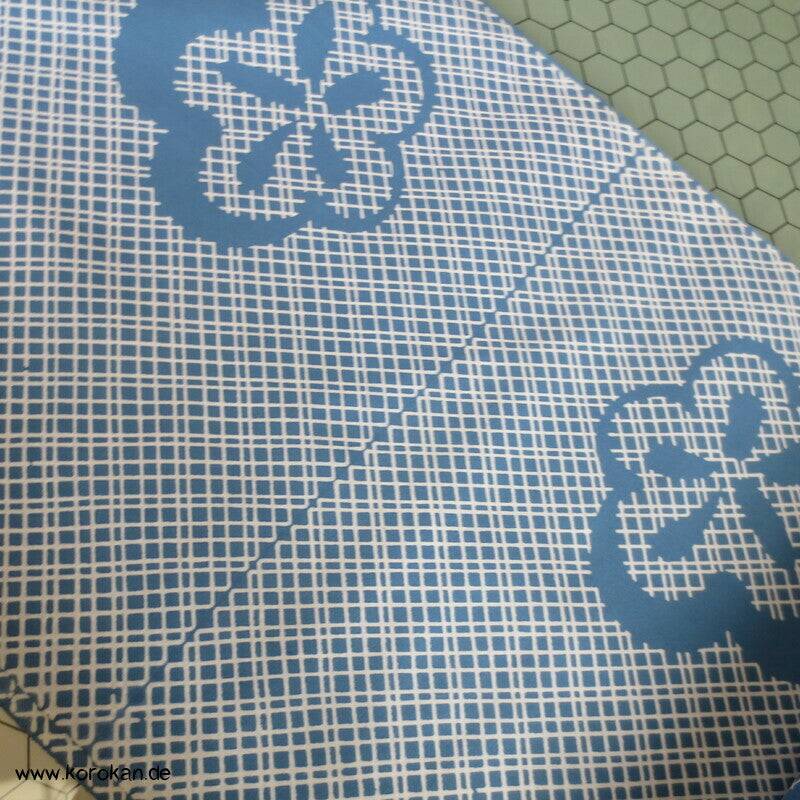 Ume Blüten vor Gittermuster Yukata Kimono Stoff