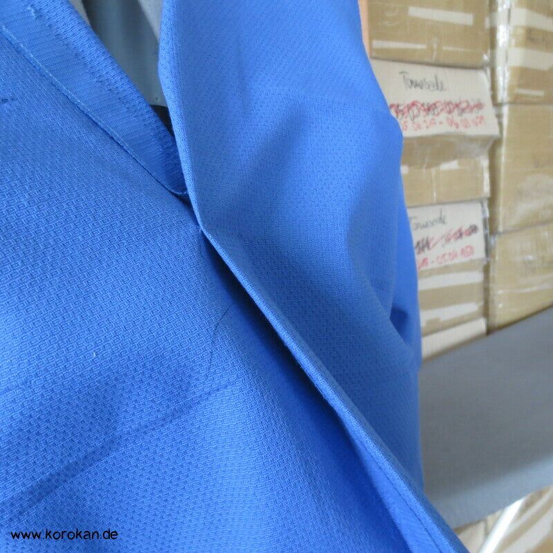 Schnitttestkleid aus Handtuchhalterrolle reine Baumwolle