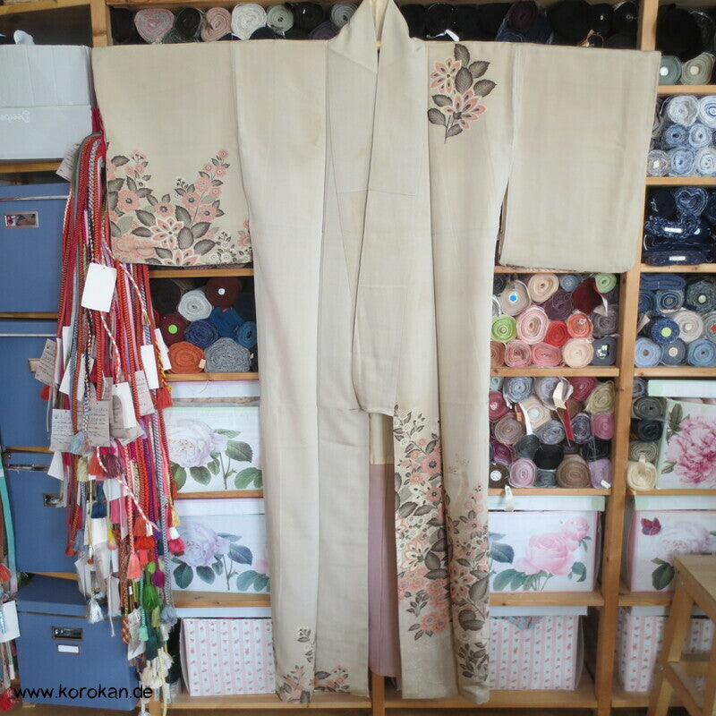 Omeshi Jacquard Pfau hinter Blumen Homongi Kimono