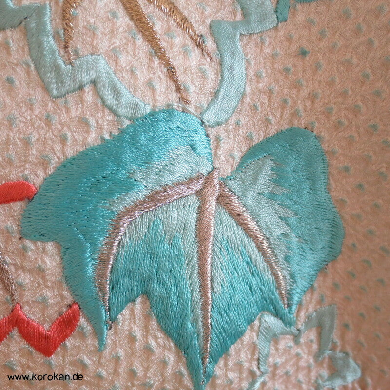 eisblauer Full Shibori Furisode, gestickte Paulownia