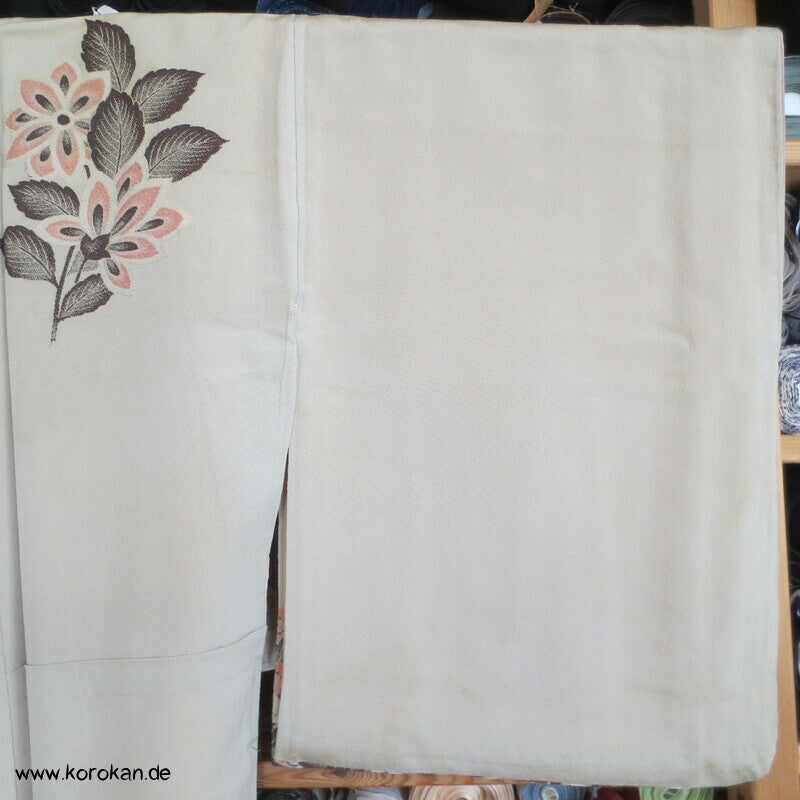 Omeshi Jacquard Pfau hinter Blumen Homongi Kimono