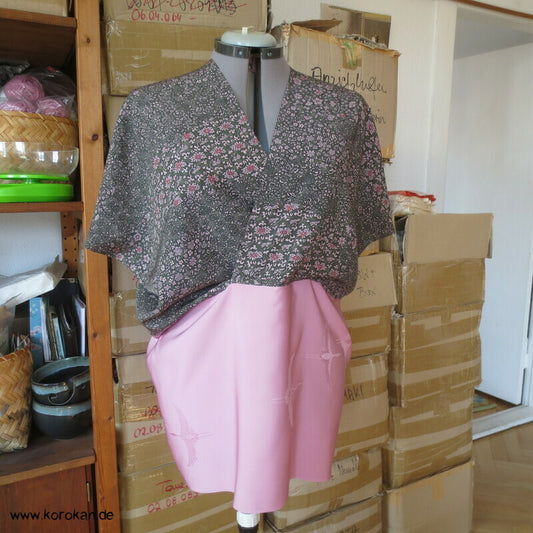 Upcycling Seidenshirt Kimonostoffreste, rosa Kranichdamast und Millefleur Crepe