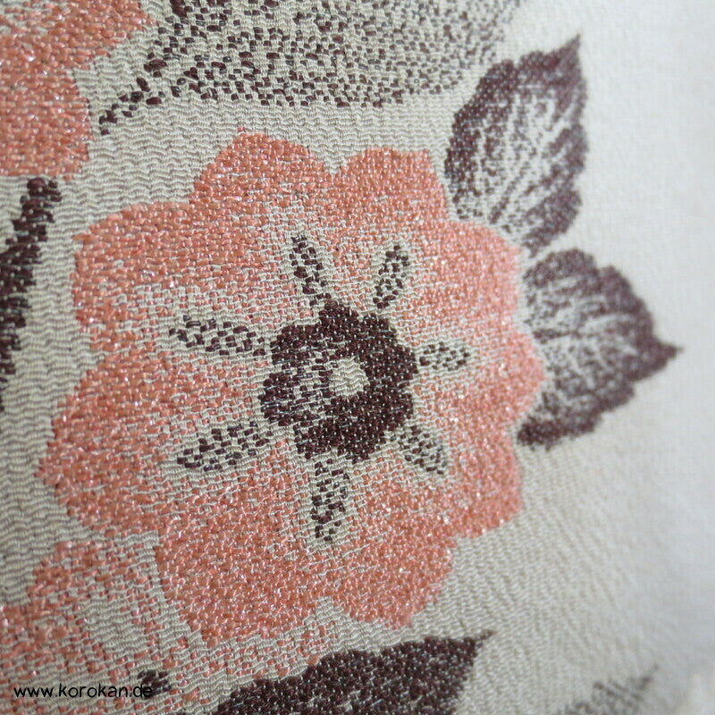 Omeshi Jacquard Pfau hinter Blumen Homongi Kimono