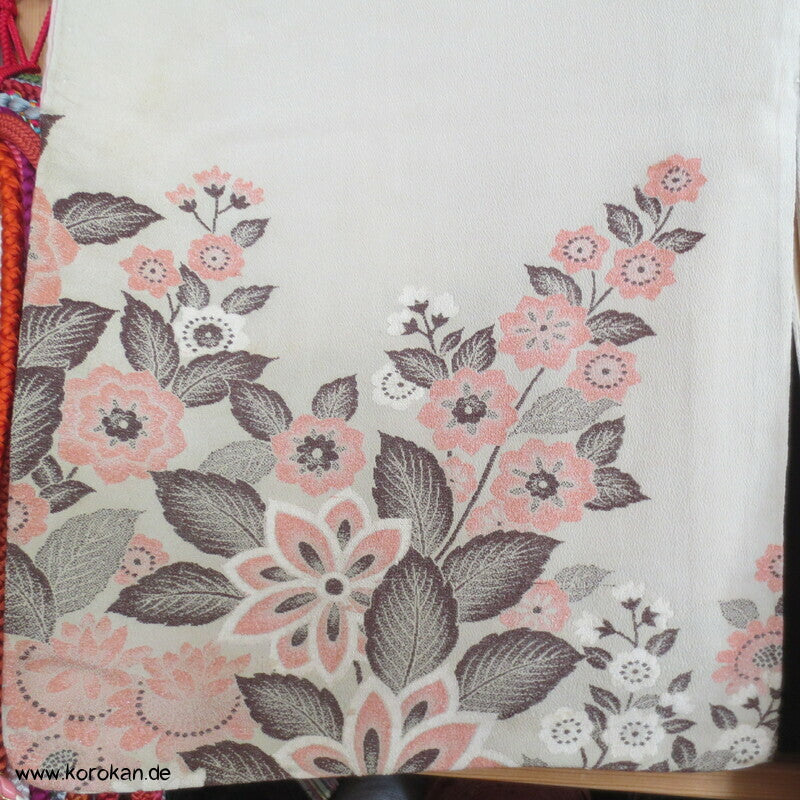Omeshi Jacquard Pfau hinter Blumen Homongi Kimono