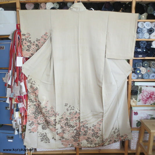 Omeshi Jacquard Pfau hinter Blumen Homongi Kimono