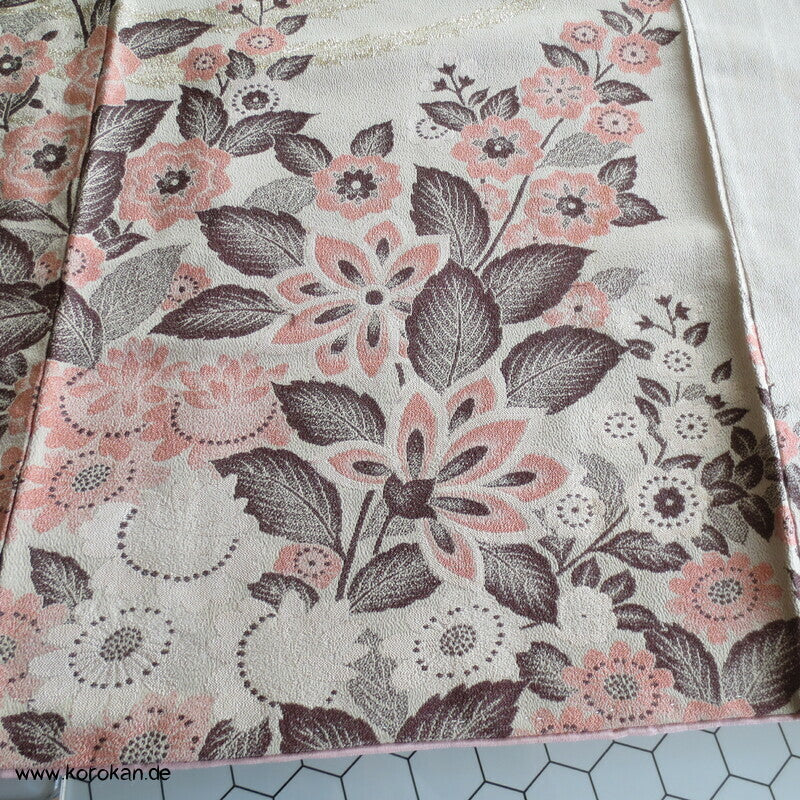 Omeshi Jacquard Pfau hinter Blumen Homongi Kimono