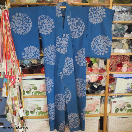 blau mit großen Blumenrondellen Hitoe - ungefütterter Kimono