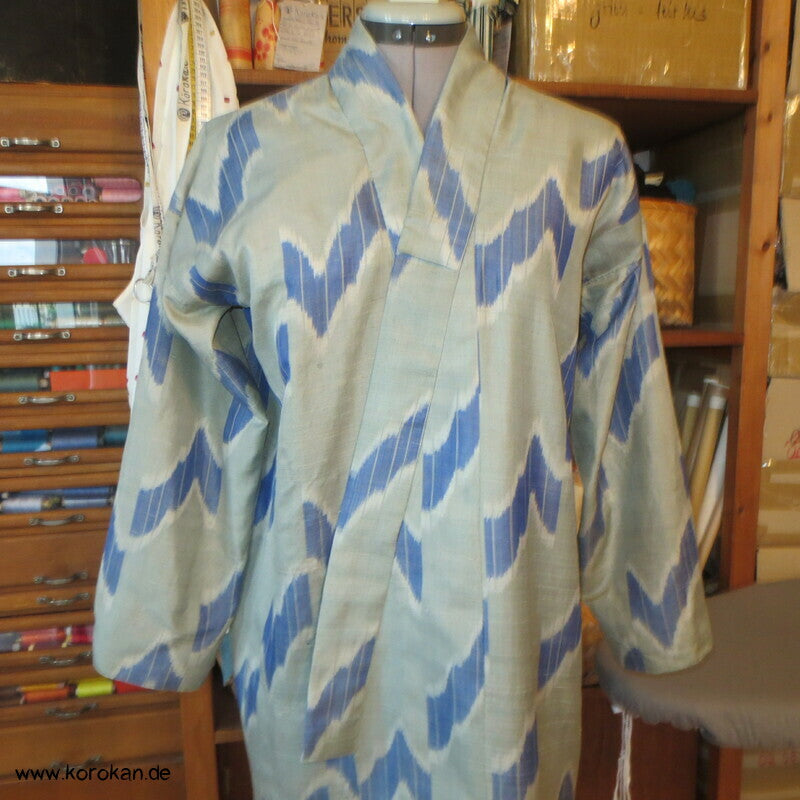 umgearbeitetes Kimono Kleid aus antikem Meisen Kasuri