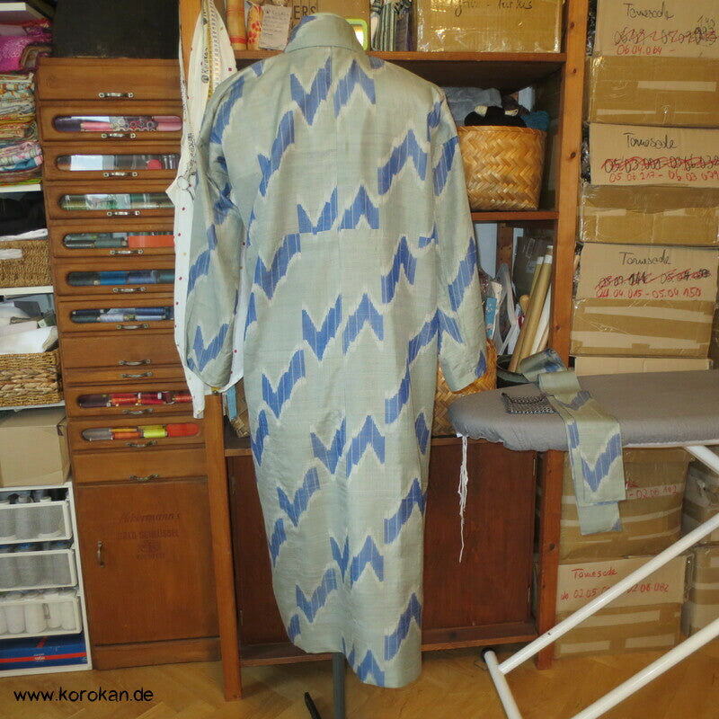 umgearbeitetes Kimono Kleid aus antikem Meisen Kasuri