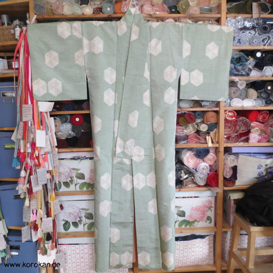 regenbogen Kikko in seladon Kasuri Tsumugi Seiden Kimono