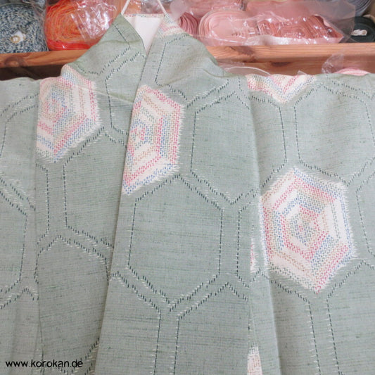 regenbogen Kikko in seladon Kasuri Tsumugi Seiden Kimono
