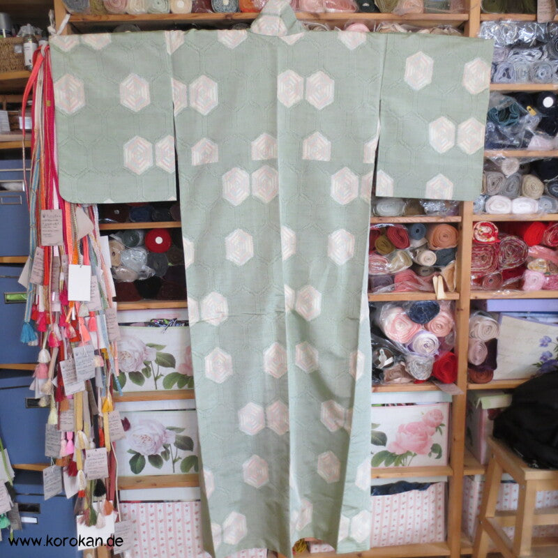 regenbogen Kikko in seladon Kasuri Tsumugi Seiden Kimono