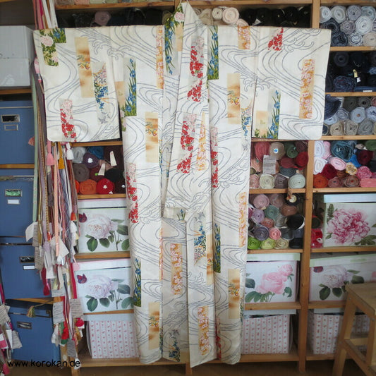Wellen, Tanzaku mit Golddruck Komon Kimono
