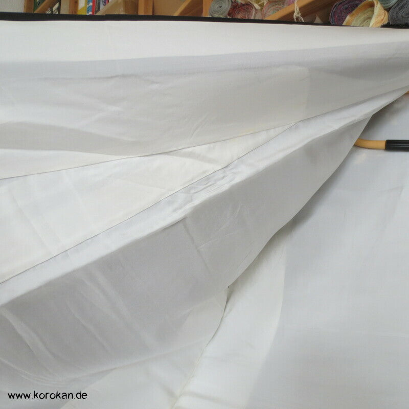 Homongi Kimono, Kiefernnadel, Gingko und Blüten auf schwarz