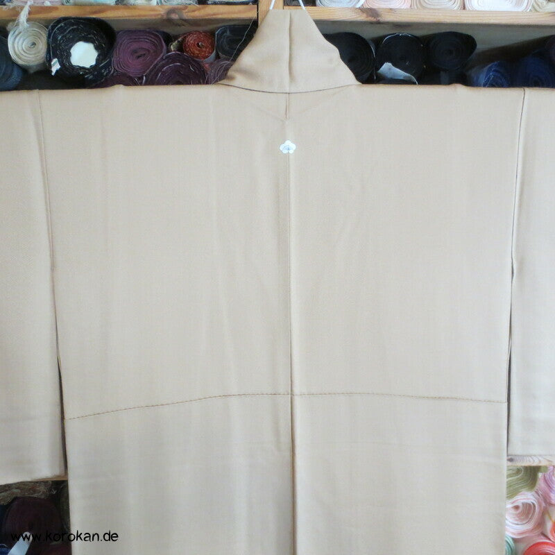 Blütenstreifen auf mattgold Iro Tomesode Mitsukoshi Kimono Seidendamast