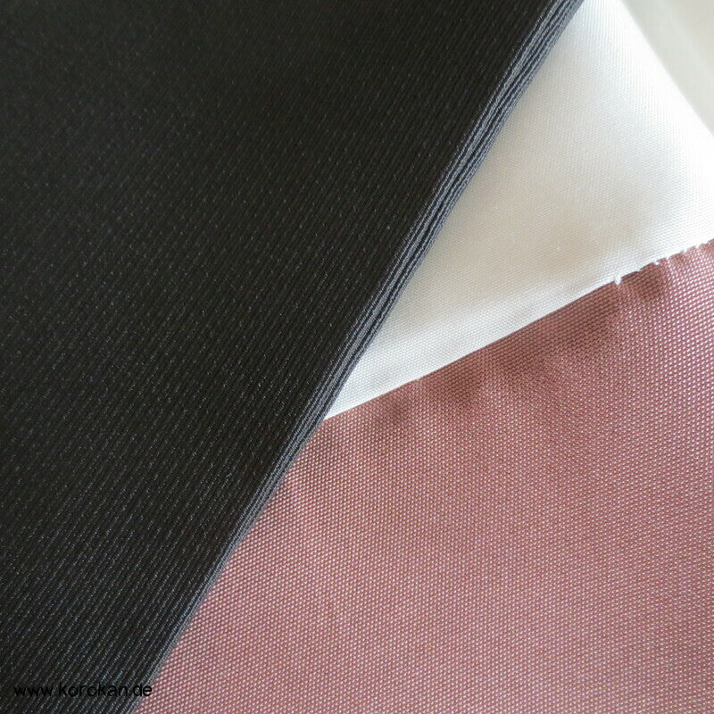 Homongi Kimono, Kiefernnadel, Gingko und Blüten auf schwarz