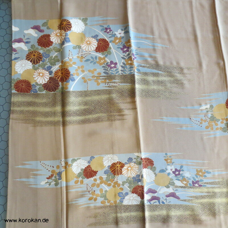 Blütenstreifen auf mattgold Iro Tomesode Mitsukoshi Kimono Seidendamast