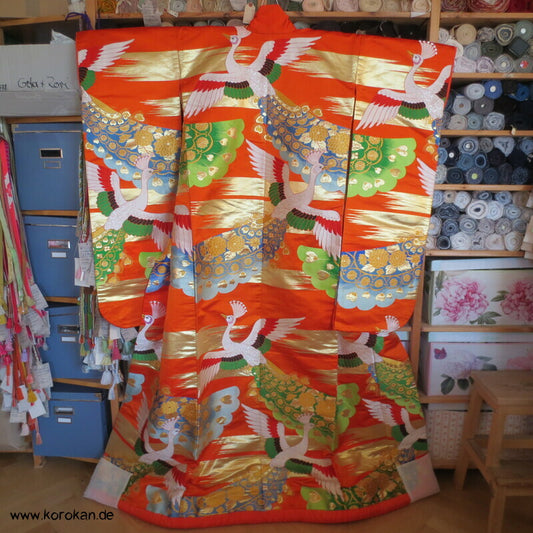 Uchikake Hochzeits Kimono - Mantel, Seidenbrokat mit gewebten Pfauen