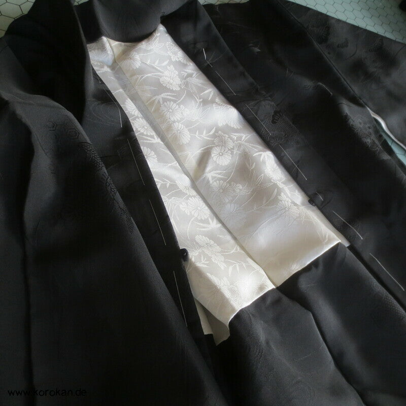 Multi Muster Rinzu schwarze Seiden Damast Haori