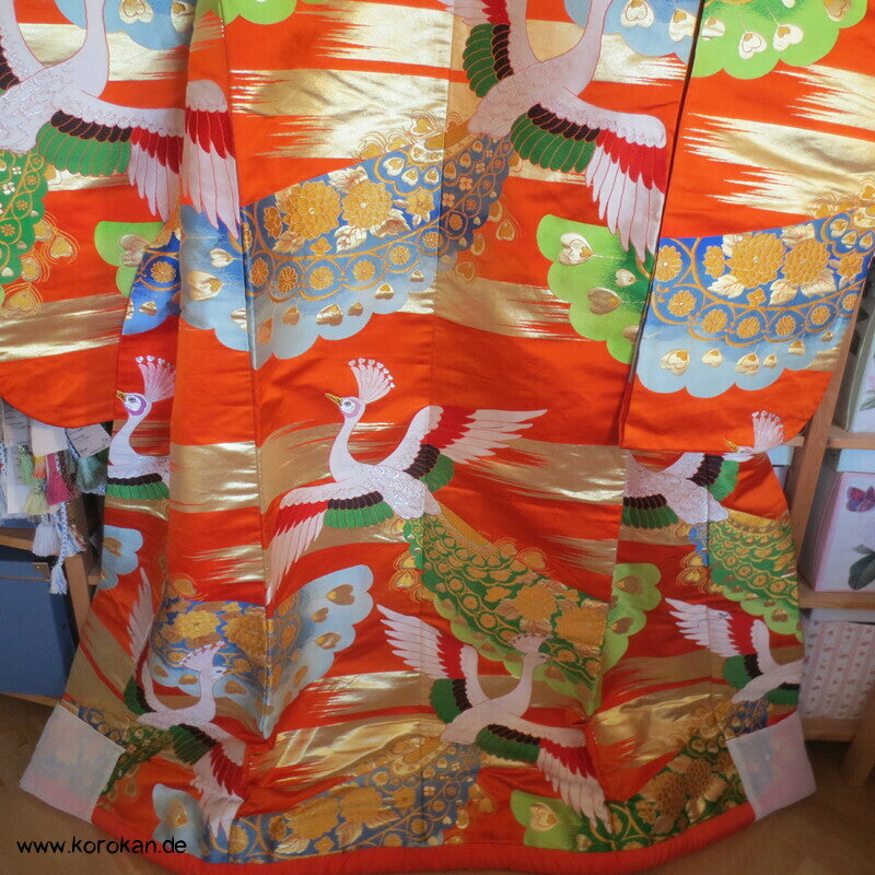 Uchikake Hochzeits Kimono - Mantel, Seidenbrokat mit gewebten Pfauen